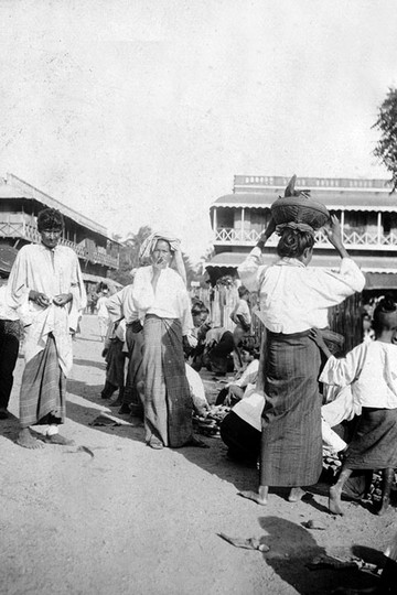 Pyimana in the bazaar